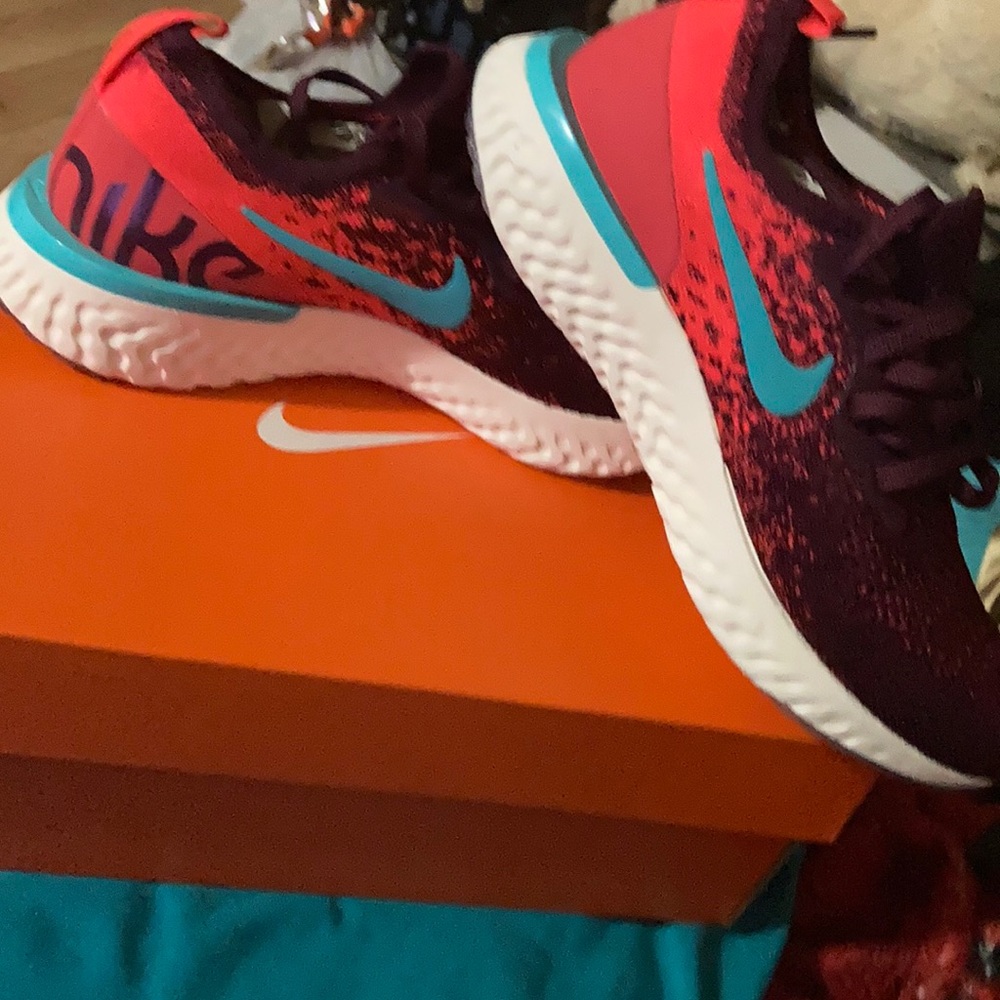 I am selling These Nike Running shoes🥰